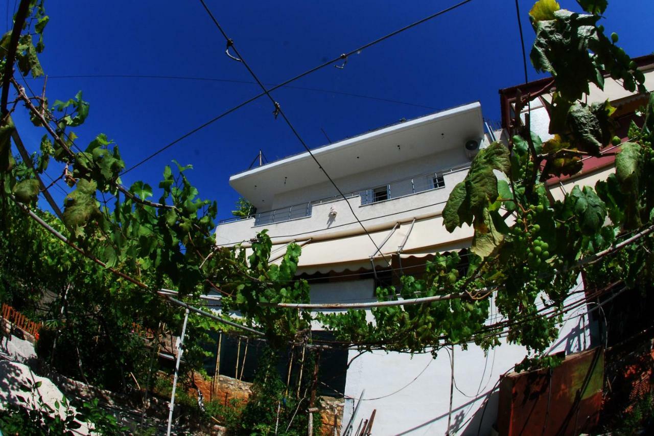 Rafail'S Apartment Sarande Exterior photo